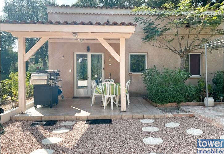 Maison à LE MUY