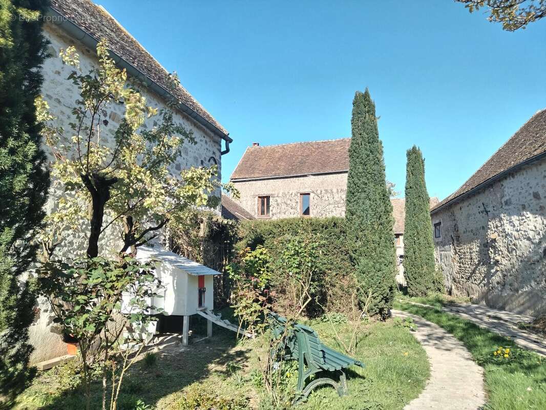 Demeure familiale 6p 3 chambres dépendances - photo 3