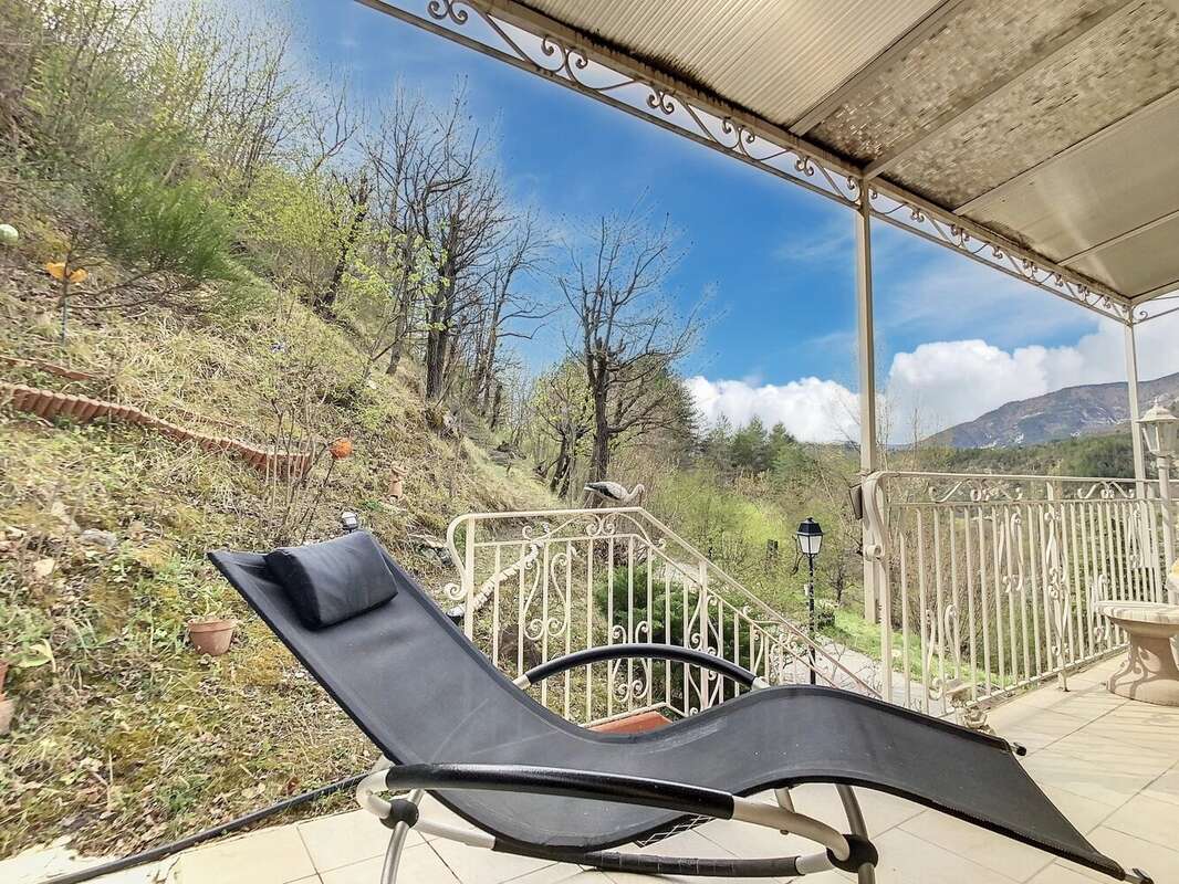 Maison à ENTREVAUX