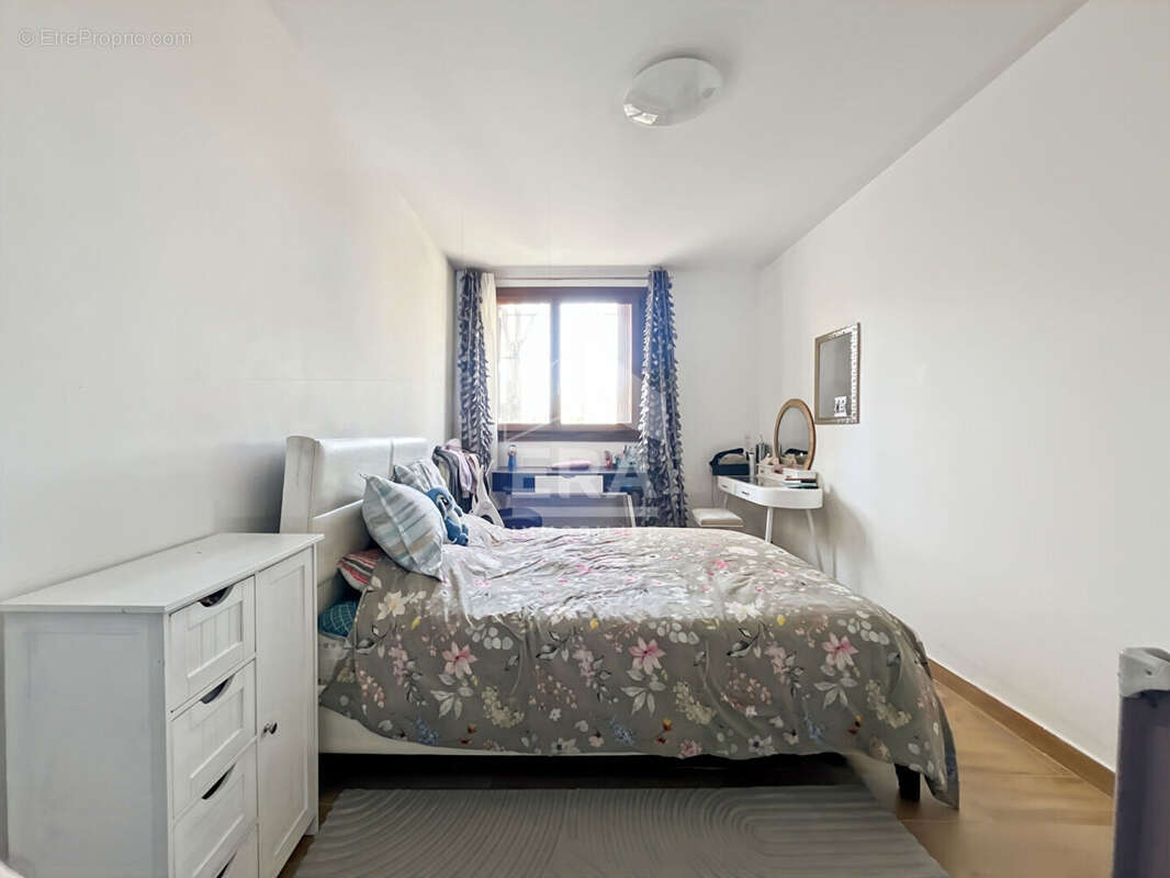 Appartement à MARSEILLE-4E