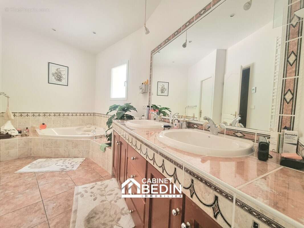 Maison 229 m² à Merignac  - photo 9