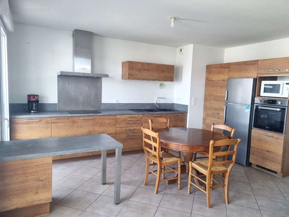 Appartement à BEAUZELLE