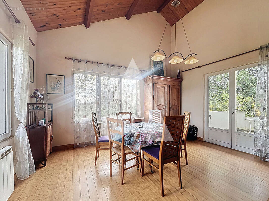 Maison à CHAMPFORGEUIL