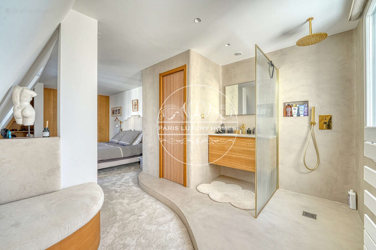 Appartement à PARIS-2E