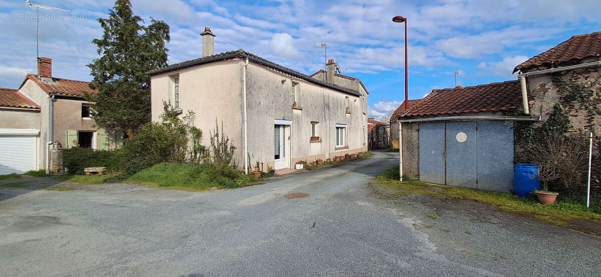 Maison à SAINT-PROUANT