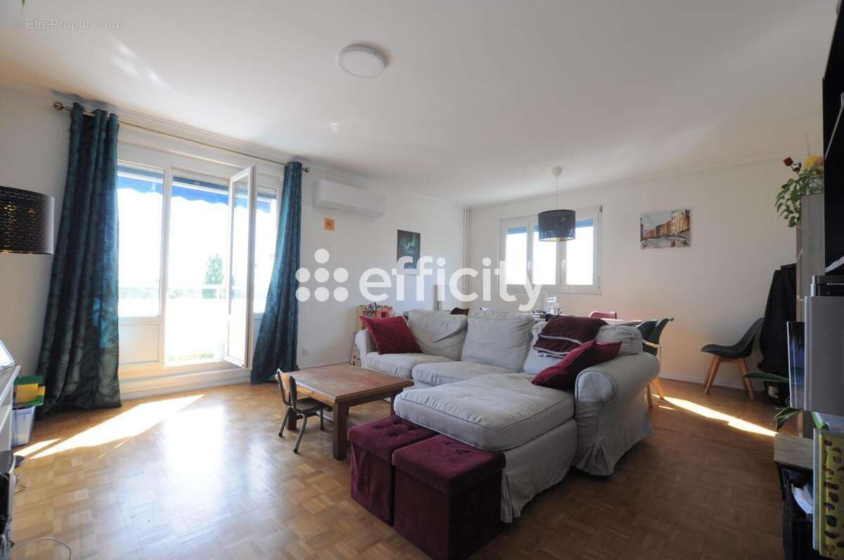 Appartement à DECINES-CHARPIEU