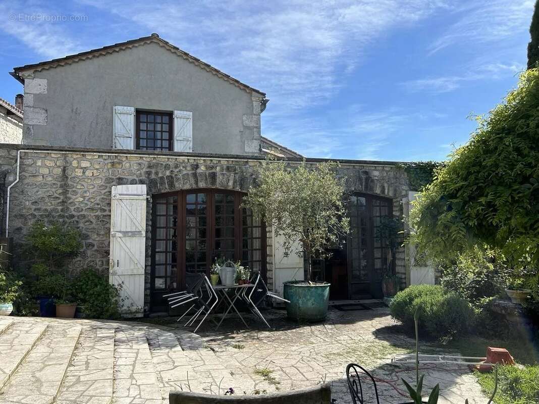 Maison à VILLEBOIS-LAVALETTE