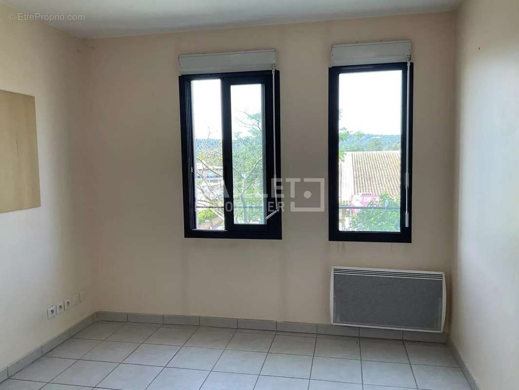 Commerce à TOURRETTES