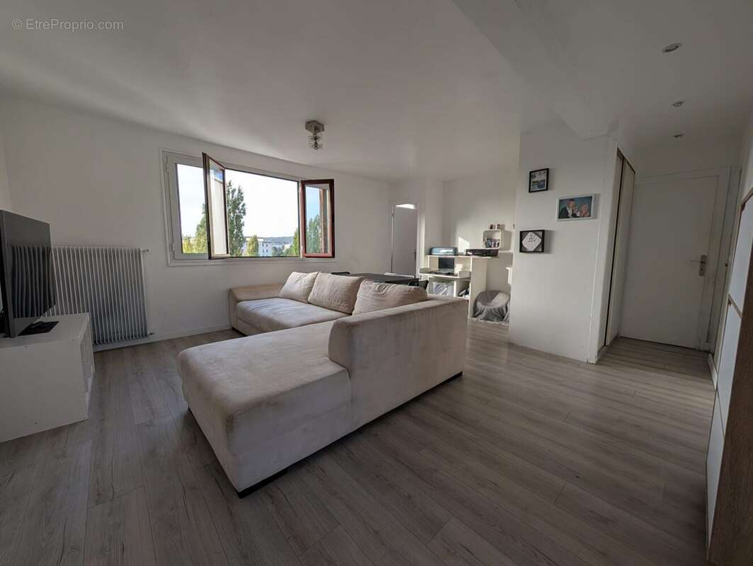 Appartement à LES CLAYES-SOUS-BOIS