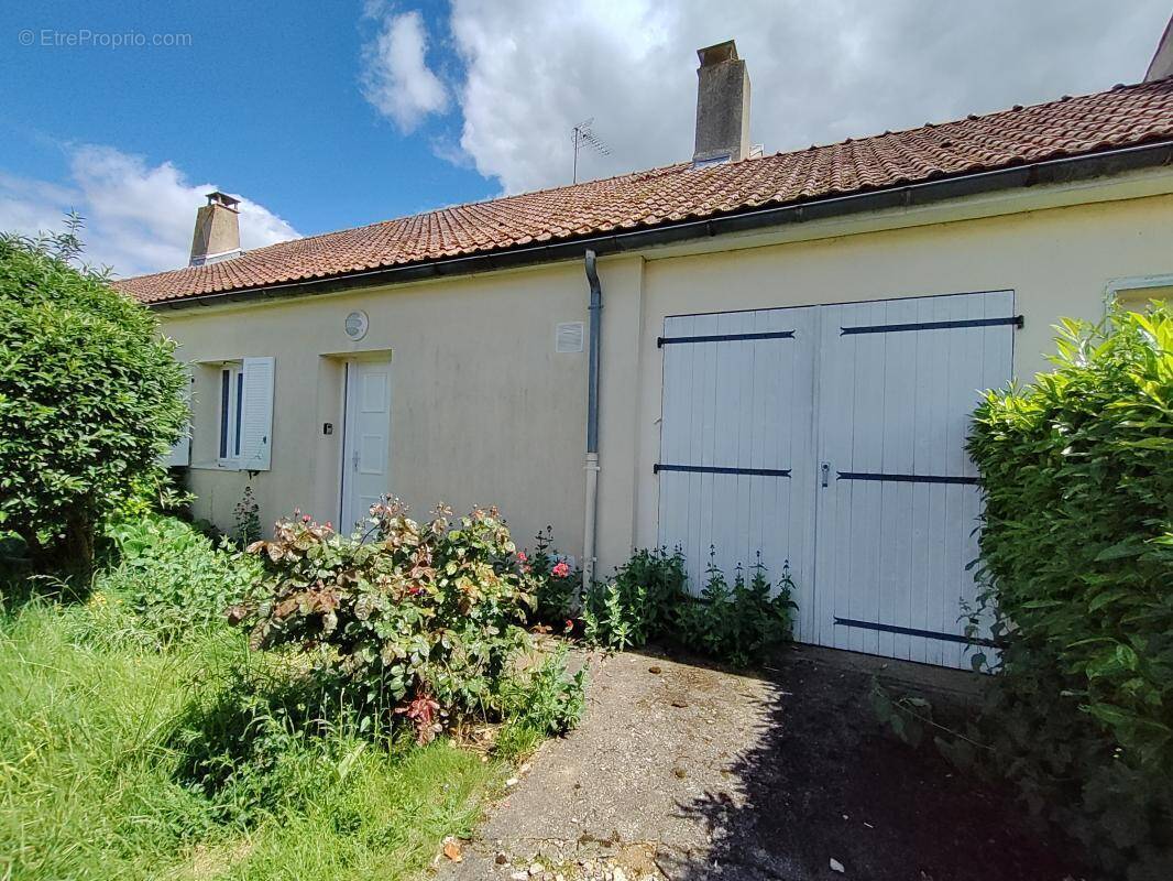 Maison à CREVECOEUR-LE-GRAND