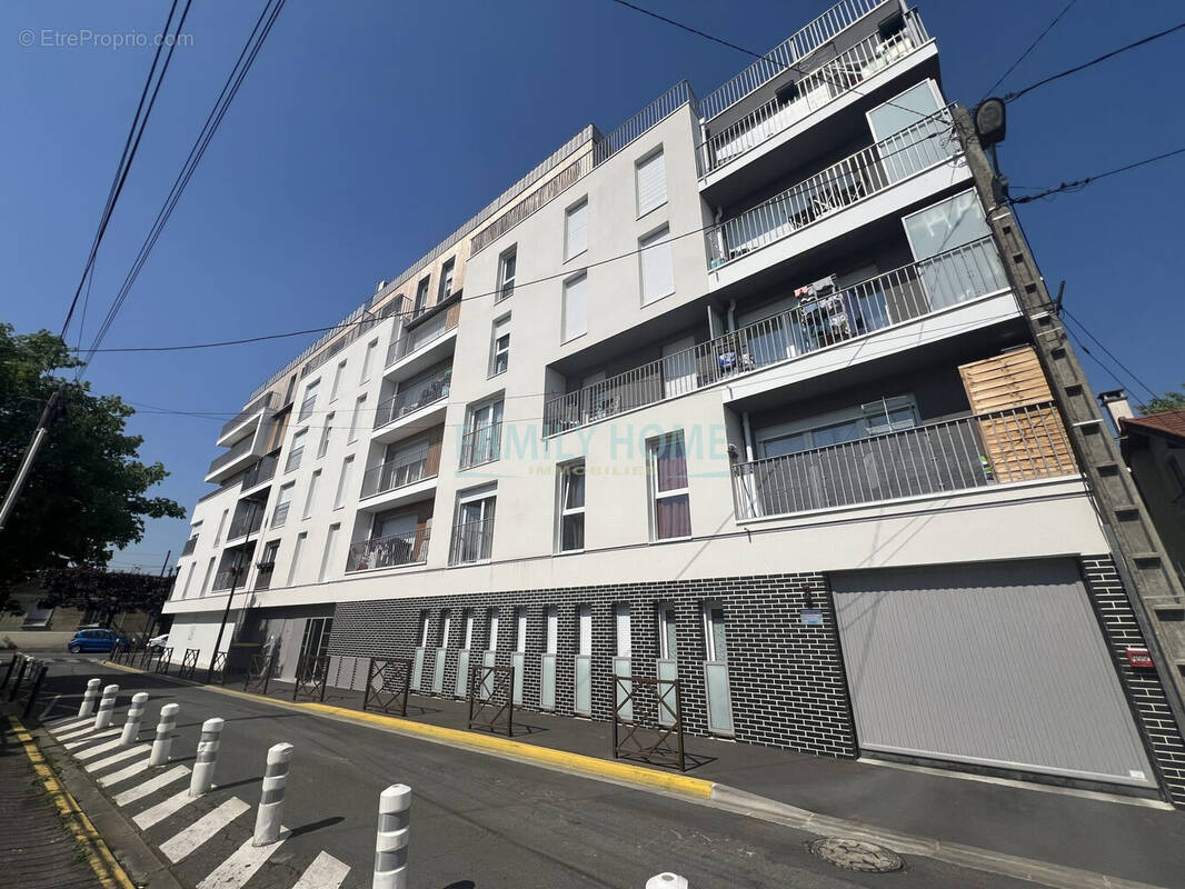 Parking à LIVRY-GARGAN