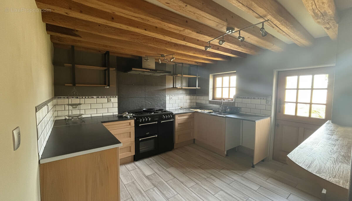 Maison 6 pièce(s) 215 m2 - photo 5