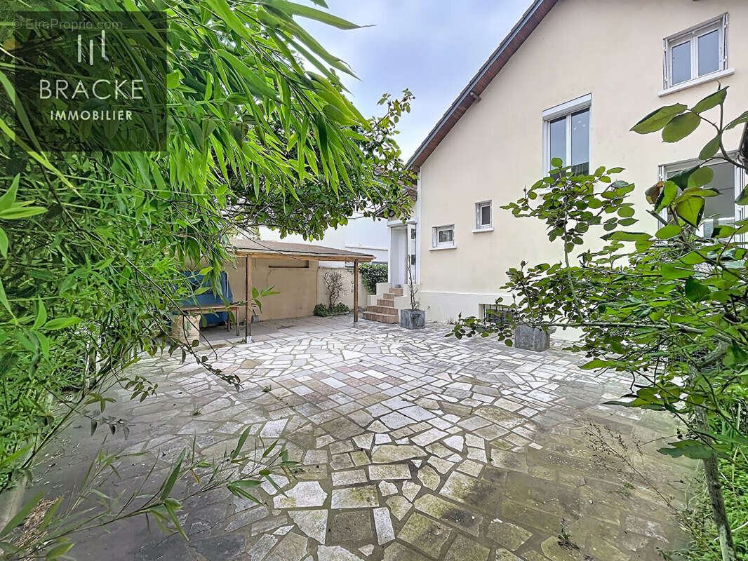 Maison à LA GARENNE-COLOMBES