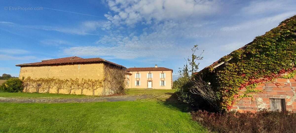 Maison 130 m² à Guizerix  - photo 2