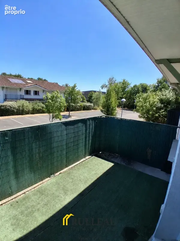 Ambares - appartement t2 avec balcon et parking - photo 2