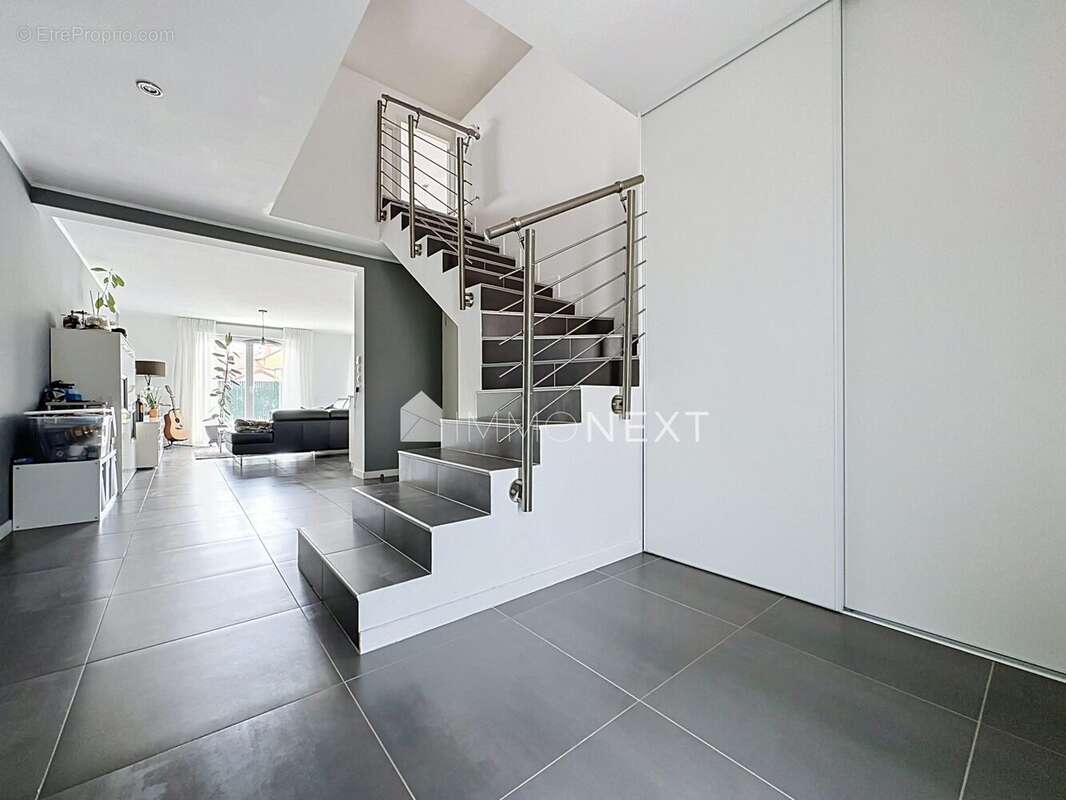 Maison 129 m² à Roussy-Le-Village  - photo 4