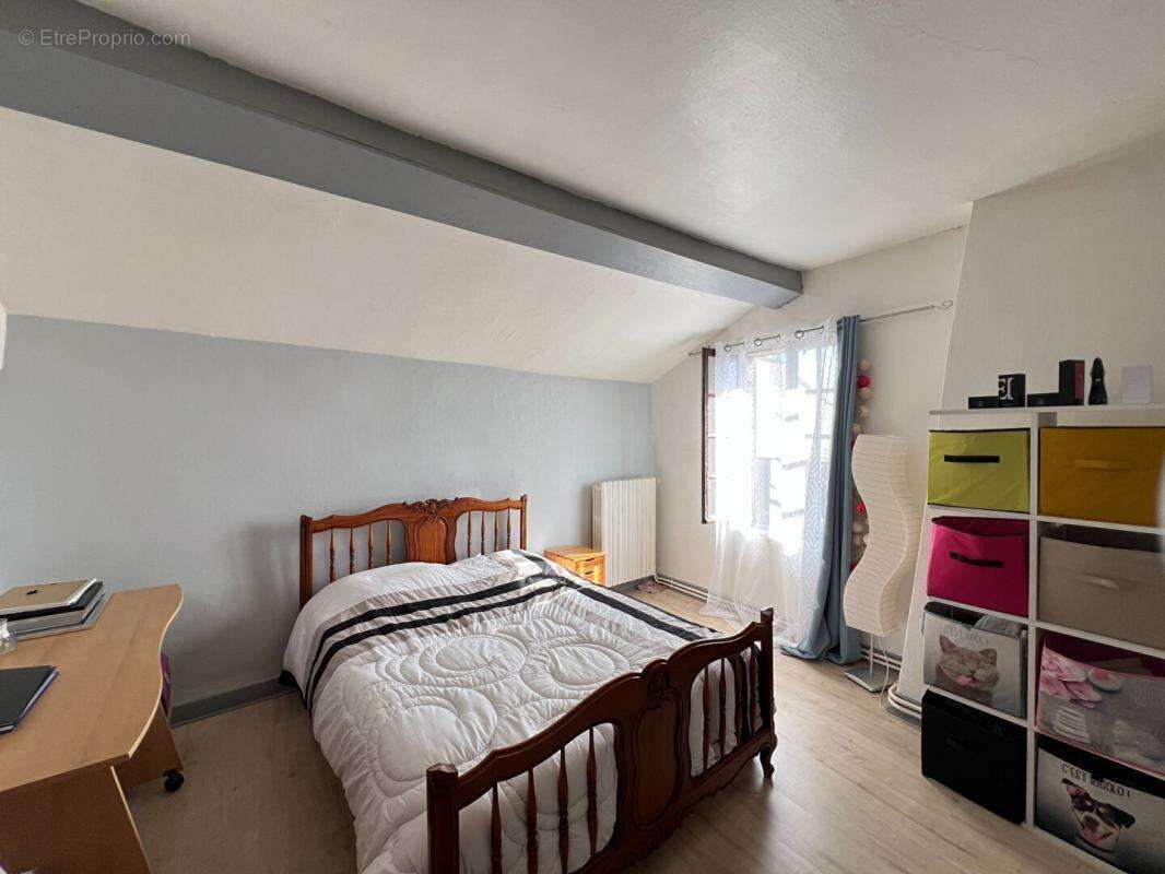 Corps de ferme avec grange et jardin clos -165 m² - Aubiat - Fort potentiel - photo 14