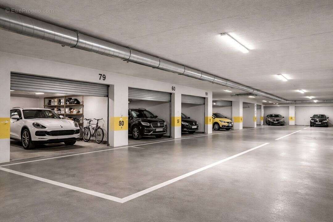 Parking à LA LONDE-LES-MAURES
