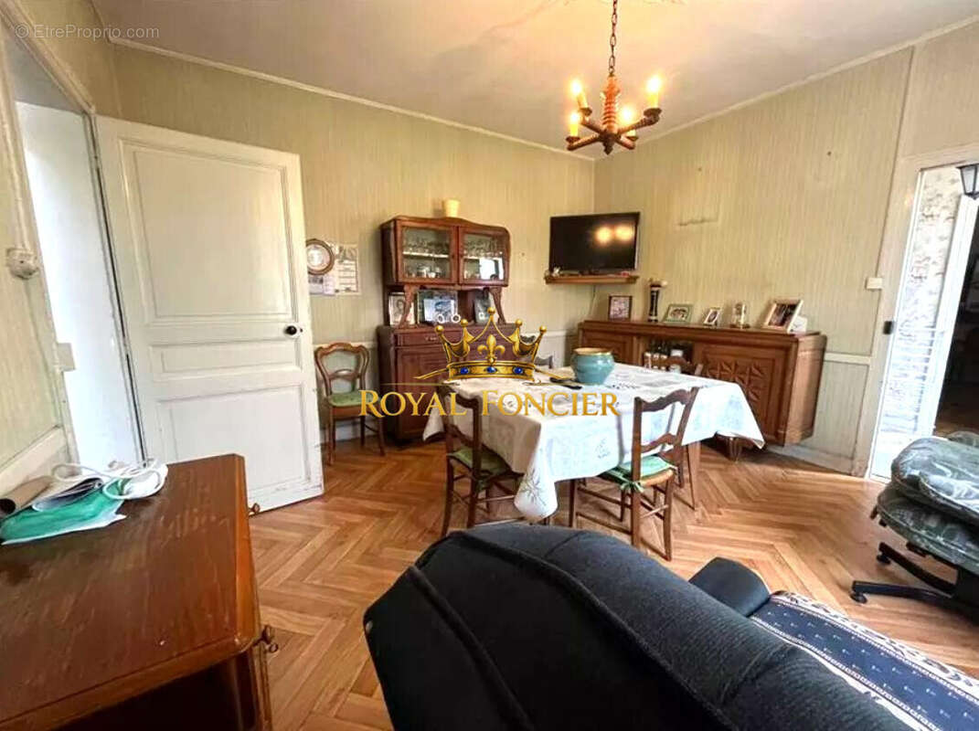 Séjour - Maison à LA CELLE-SAINT-AVANT