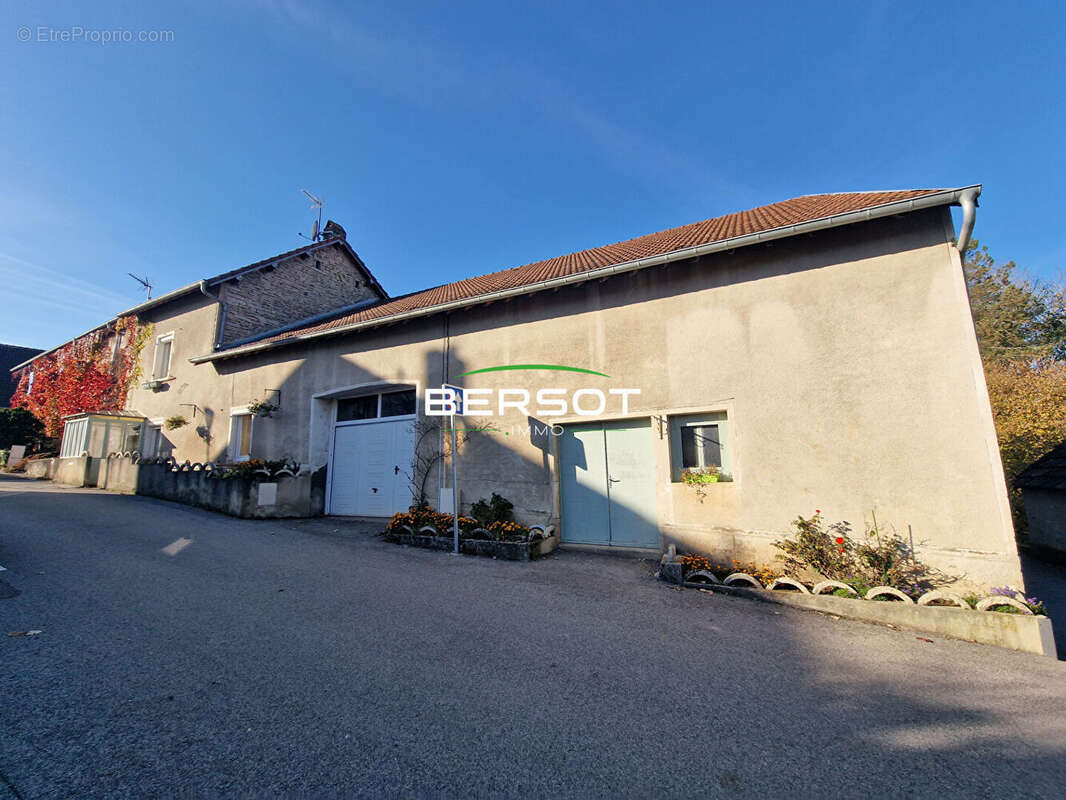 Maison à GENEUILLE
