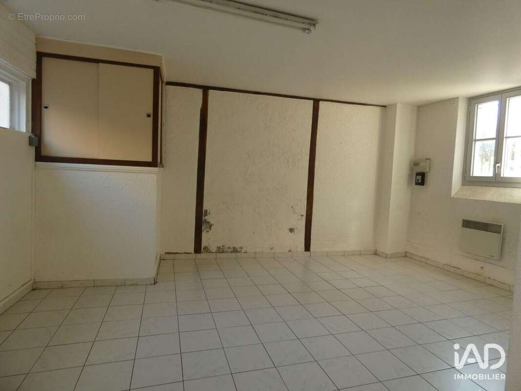 Photo 3 - Commerce à AUXERRE