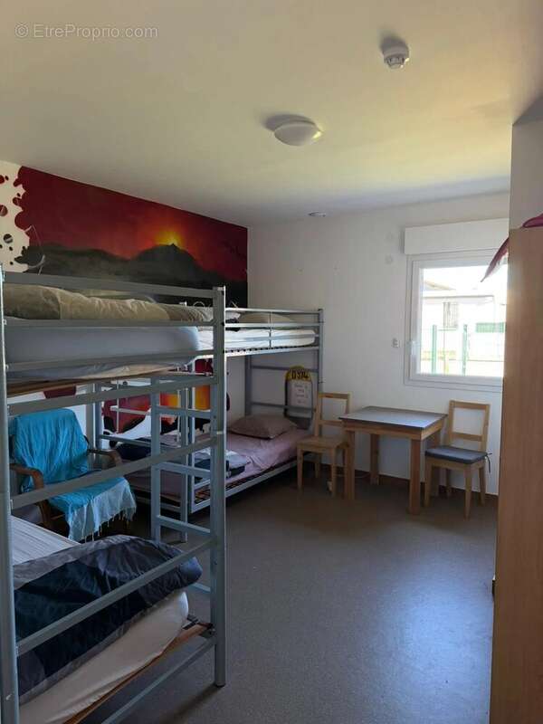 Commerce à PERNES-LES-FONTAINES