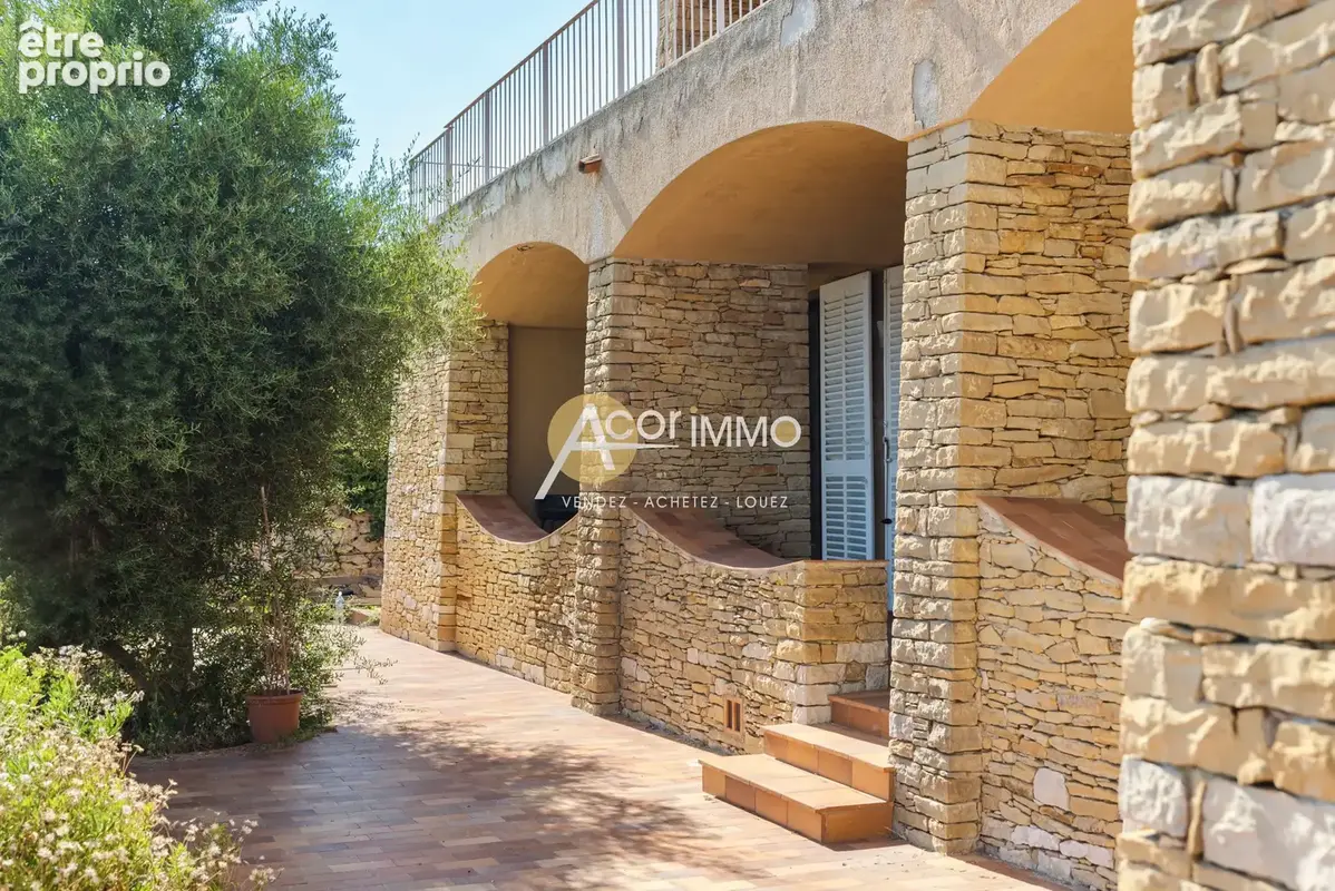 Bandol - propriété de caractère de 230 m2 - vue mer - terrain de plus de 2700m2 - photo 17