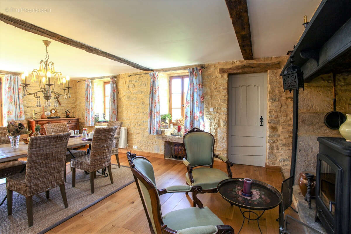 Maison à CAMPAGNAC-LES-QUERCY