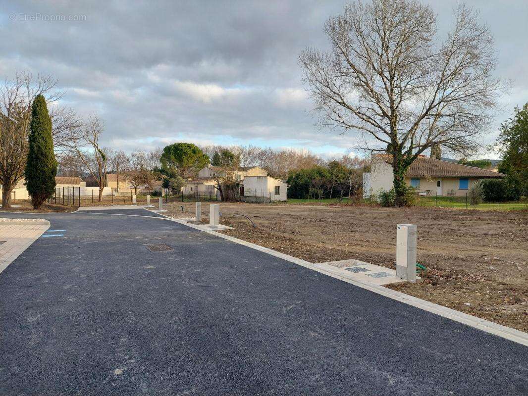 Terrain a batir de  339 m² viabilise et libre constructeur a saze - photo 2