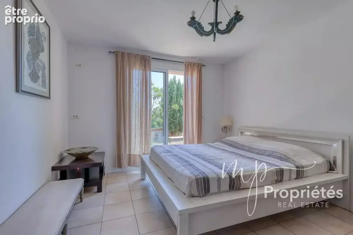A VENDRE Maison  Rayol Canadel sur Mer. Propriété 300m² vue mer piscine proche plage - photo 24