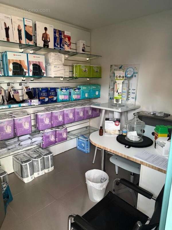 Photo 3 - Commerce à PUYLAROQUE