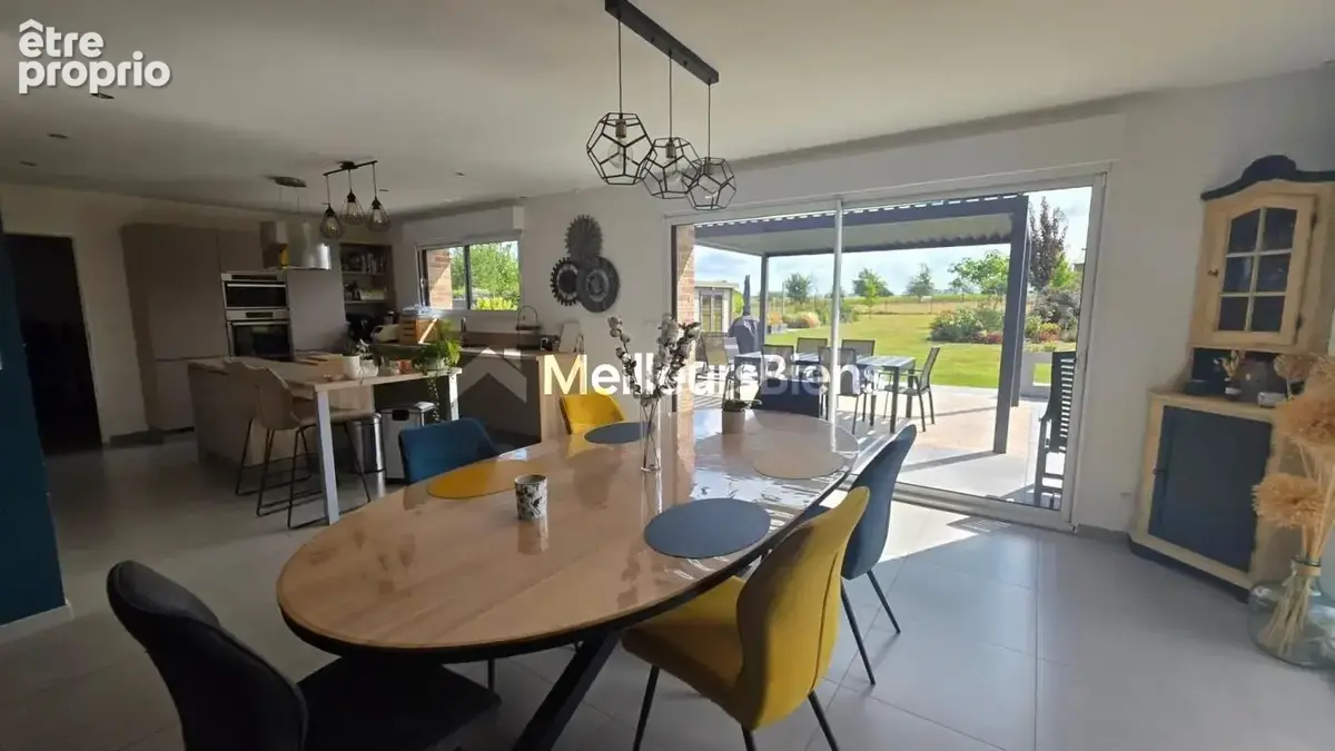 Maison familiale avec terrasse pergola et garage à Estreux - photo 7