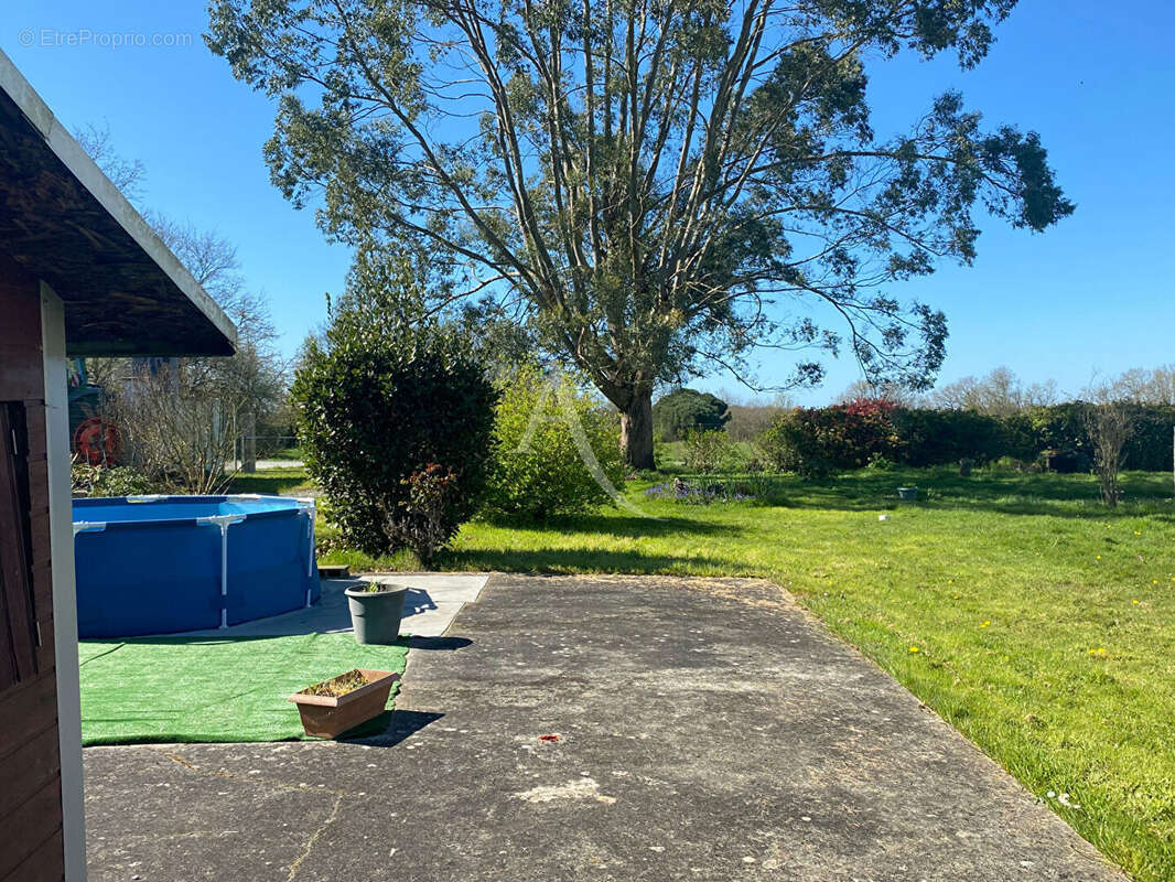 Terrain à SAINT-ETIENNE-DE-MER-MORTE