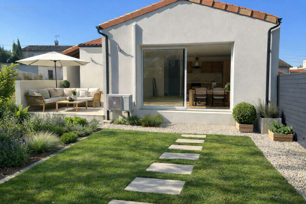 Maison à SAINTES
