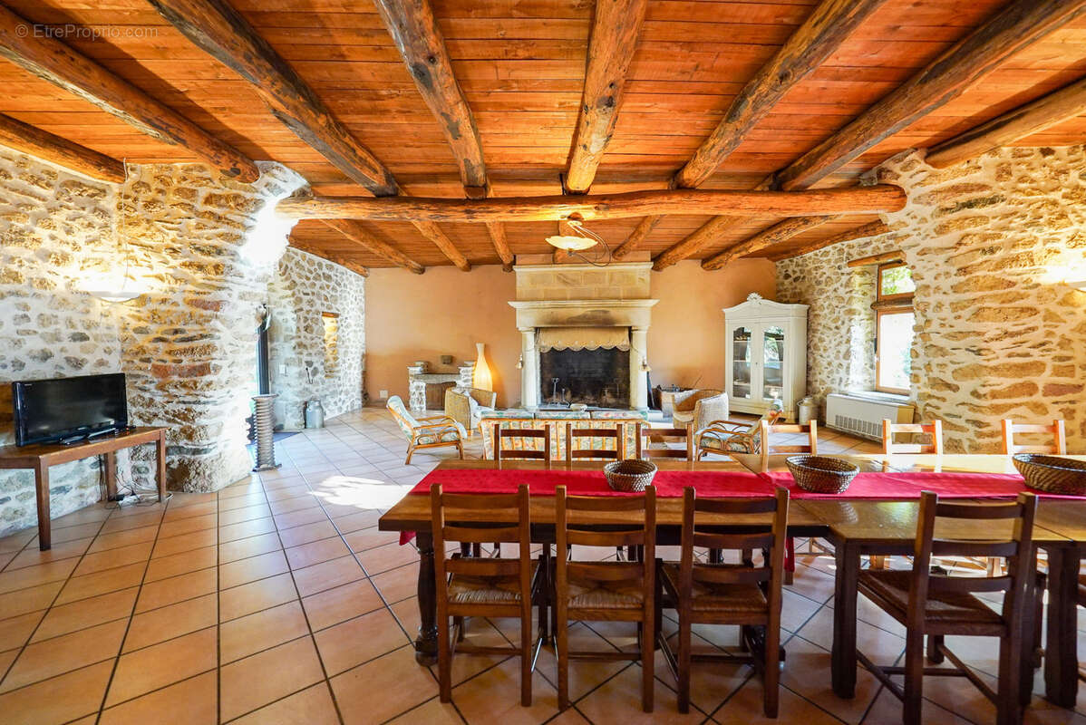 Maison à CASTANET-LE-HAUT