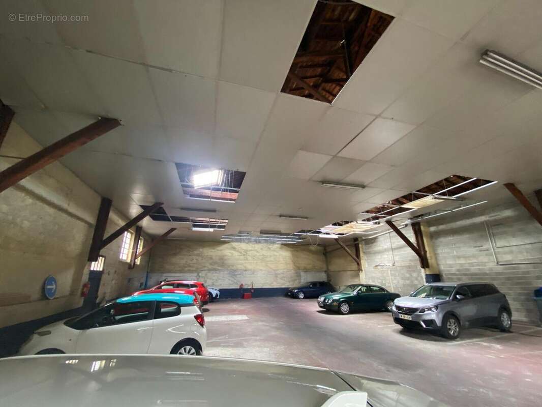 Parking à Bourg-Les-Valence  - photo 3