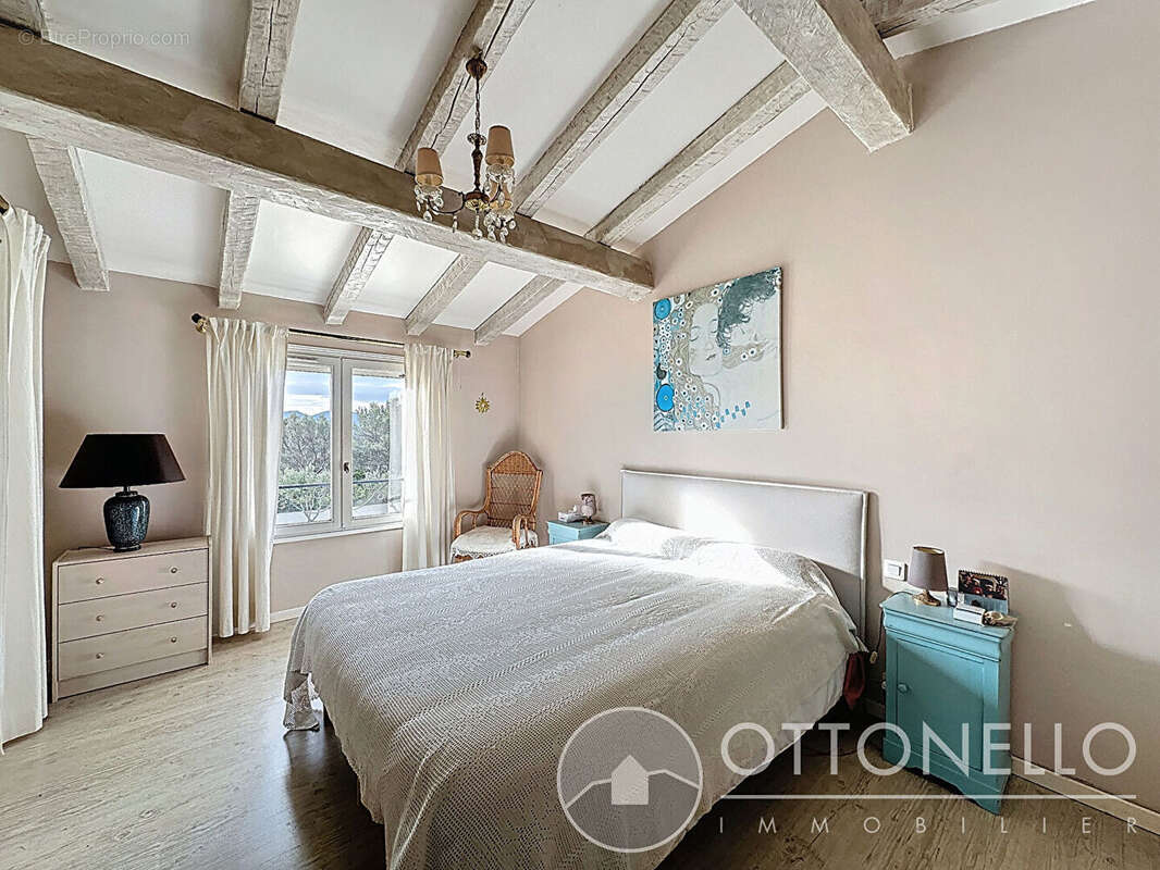Maison à ROQUEBRUNE-SUR-ARGENS