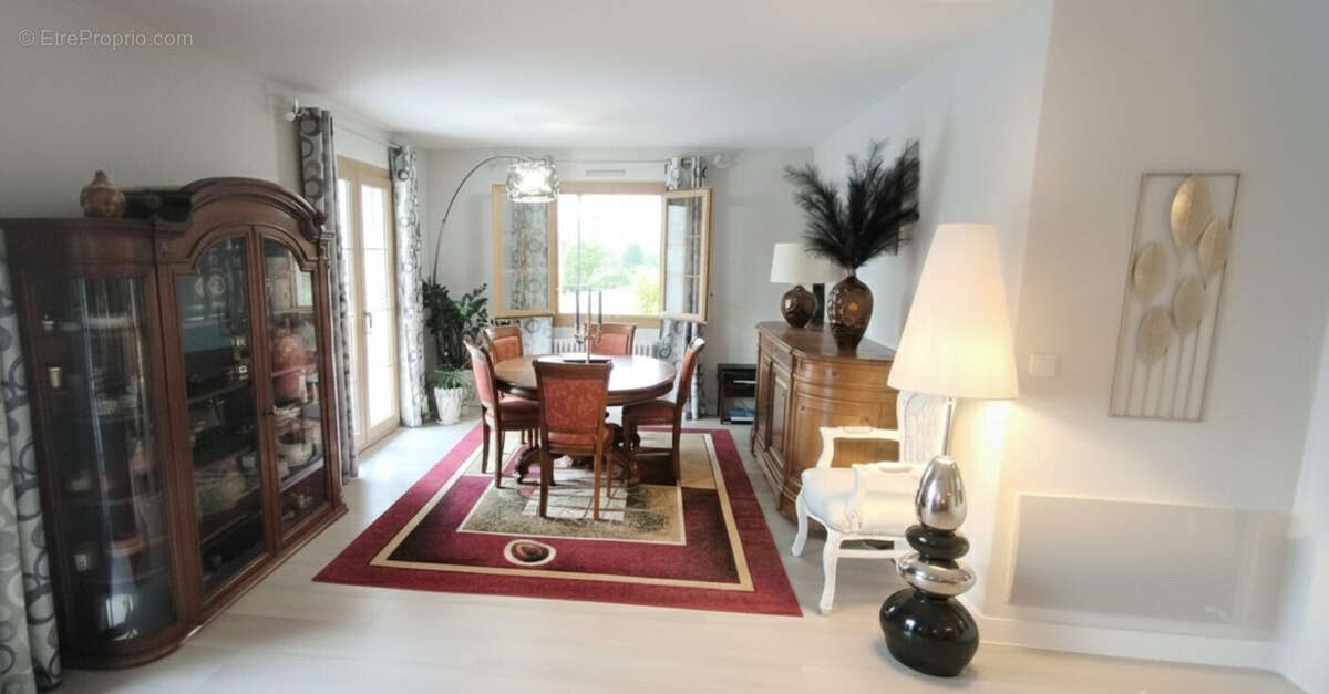 Maison à VETRAZ-MONTHOUX