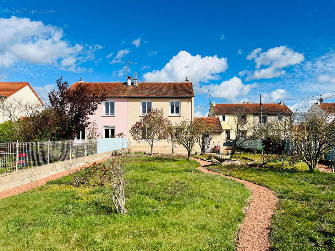 Maison à RIORGES