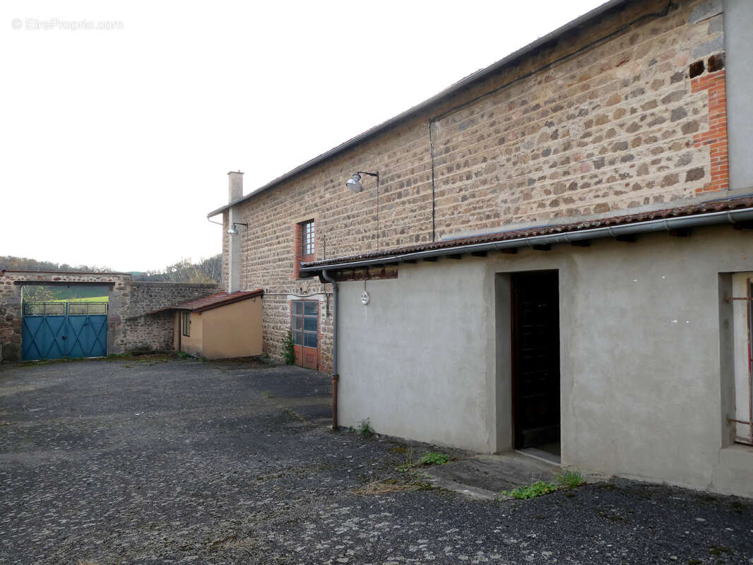 Maison à SAINT-LAURENT-DE-CHAMOUSSET