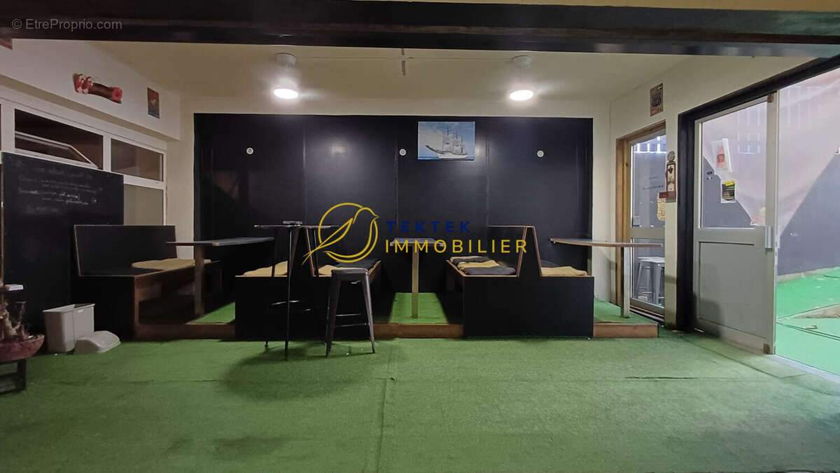 Commerce à PETITE-ILE