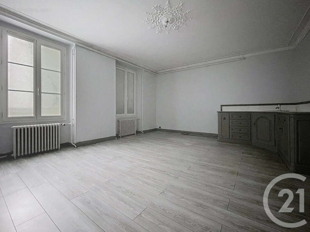 Appartement à MOISSY-CRAMAYEL