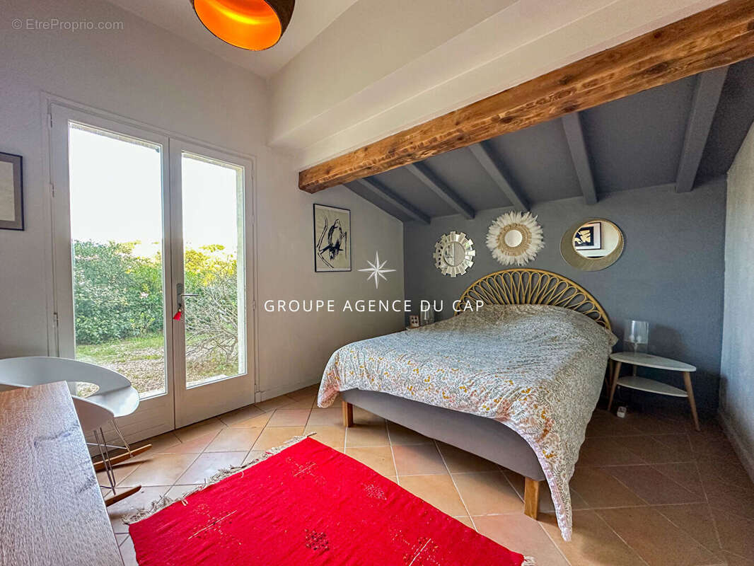 À vendre villa de 140m², 7pièces comprenant 5 chambres avec piscine, située aux issambres - photo 8
