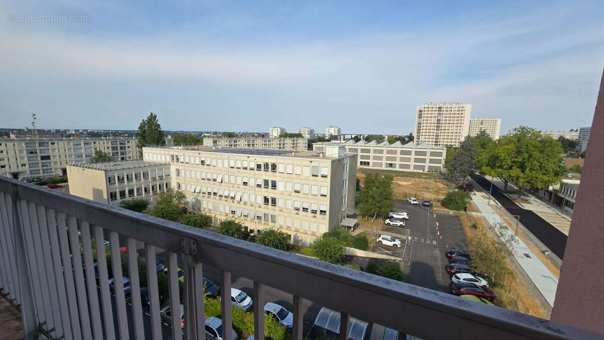 Beau T1 bis  avec terrasse à coté de l'EESI - photo 9