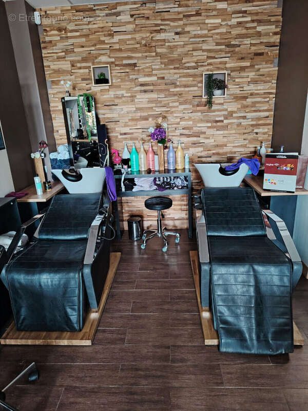 Commerce à ENTRAIGUES-SUR-LA-SORGUE