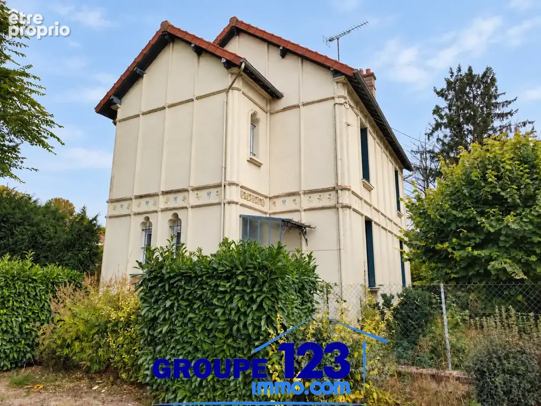 À Migennes, une maison de caractère et sa dépendance - photo 1