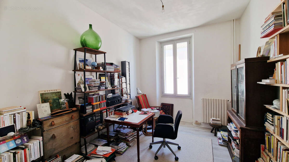 Immeuble de rapport avec local commercial et 3 appartements à Bourdeaux - photo 10