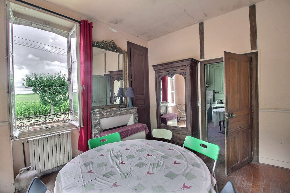Maison 148 m² à Flogny-La-Chapelle  - photo 5