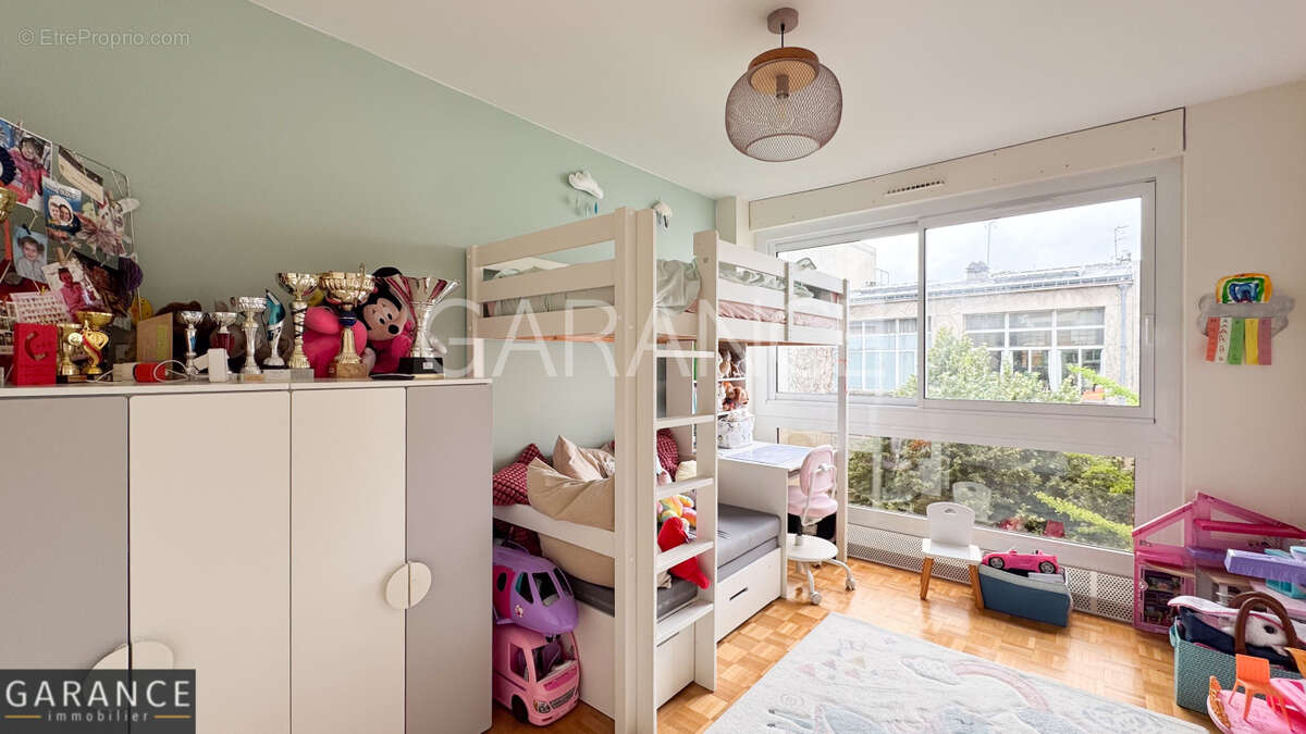 Appartement à PARIS-14E