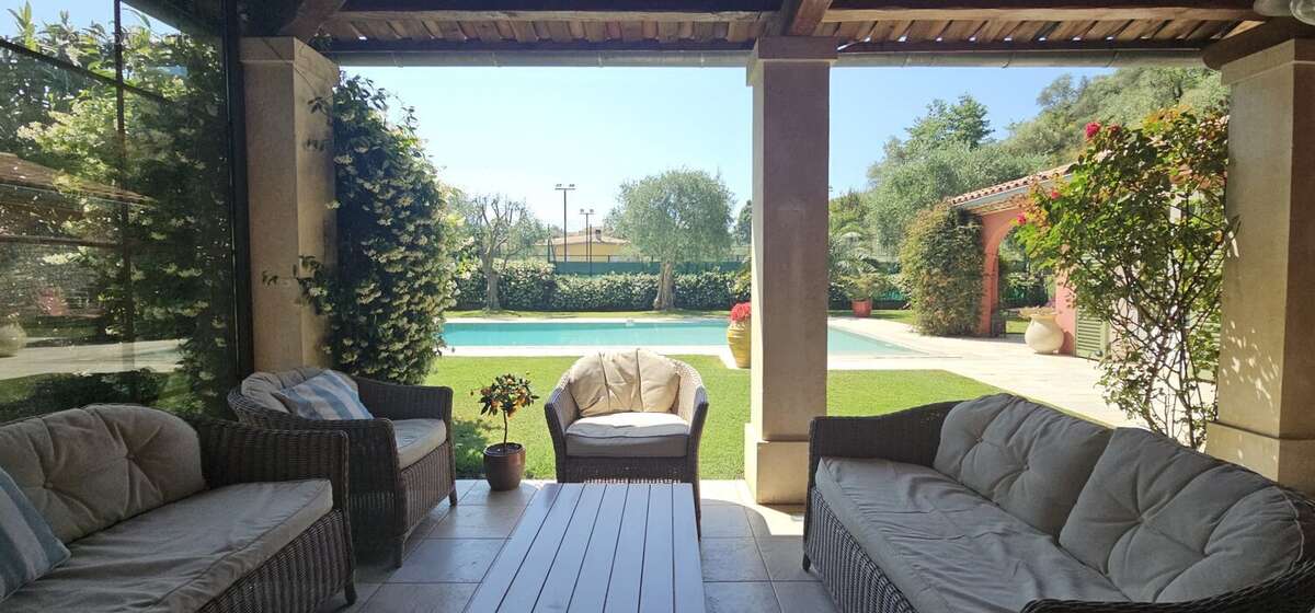 Levens  maison d'architecte au style florentin  piscine  prestations haut de gamme - photo 18